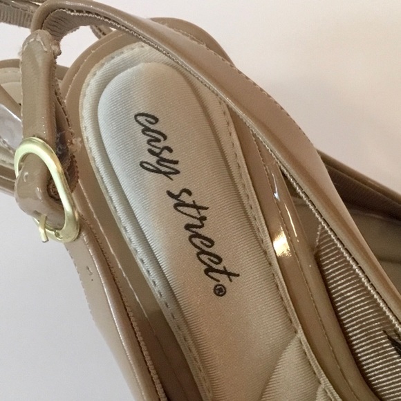 Easy Street ‘Faye’ Nude Patent Sling Back Pump - Picture 6 of 13